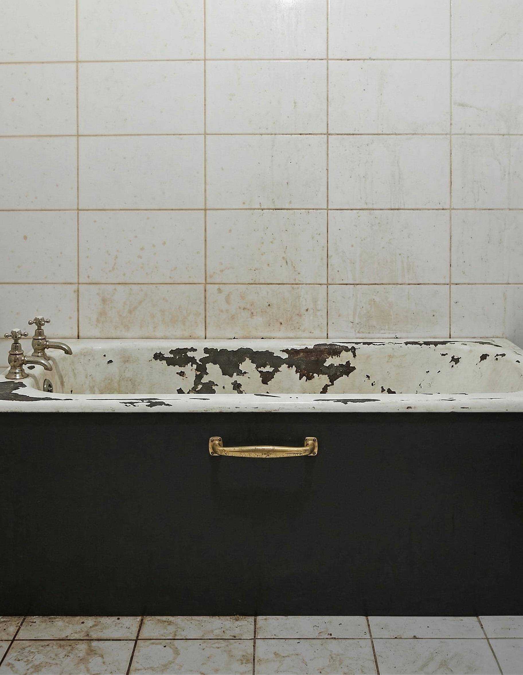 Before bathroom resurfacing